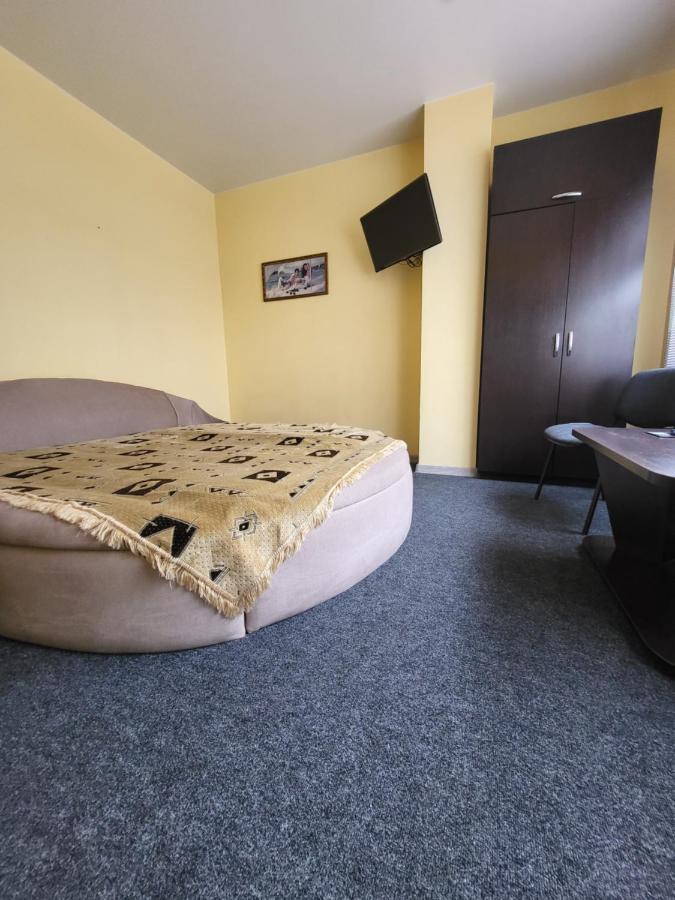 Амстердам Hotel Khmel'nyts'kyy Exterior photo
